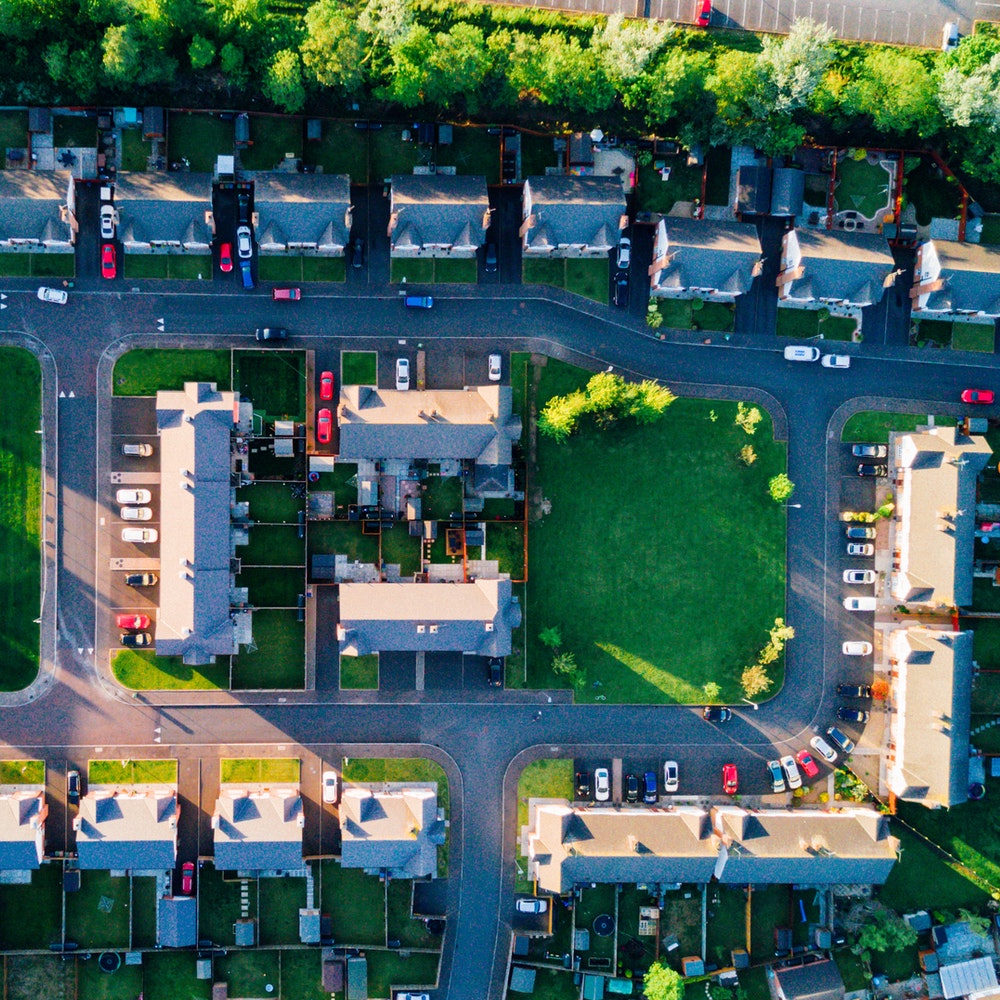 Estudio de las bases de diseño de servicios de urbanización y carreteras